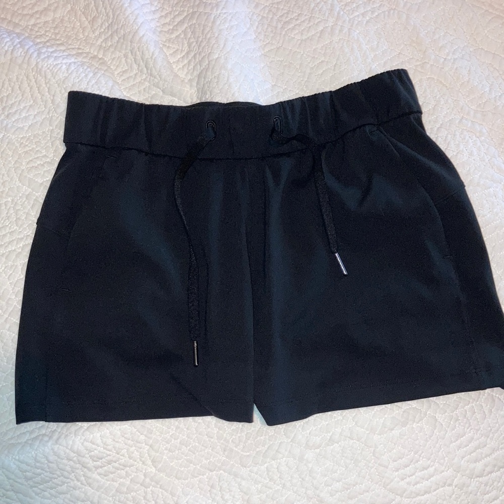 Lululemon on the fly shorts size 4